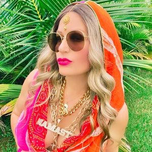 Gorgeous Gold Indian Tika maangtika bindi third eye chakra boho bohemian